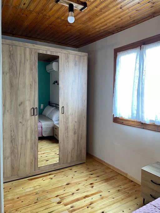 Апартаменты Politis' Wooden House Василики Экстерьер фото