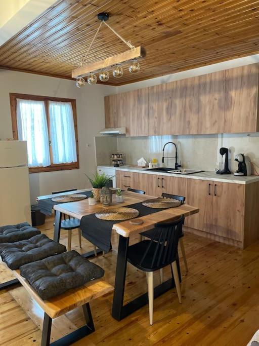 Апартаменты Politis' Wooden House Василики Экстерьер фото